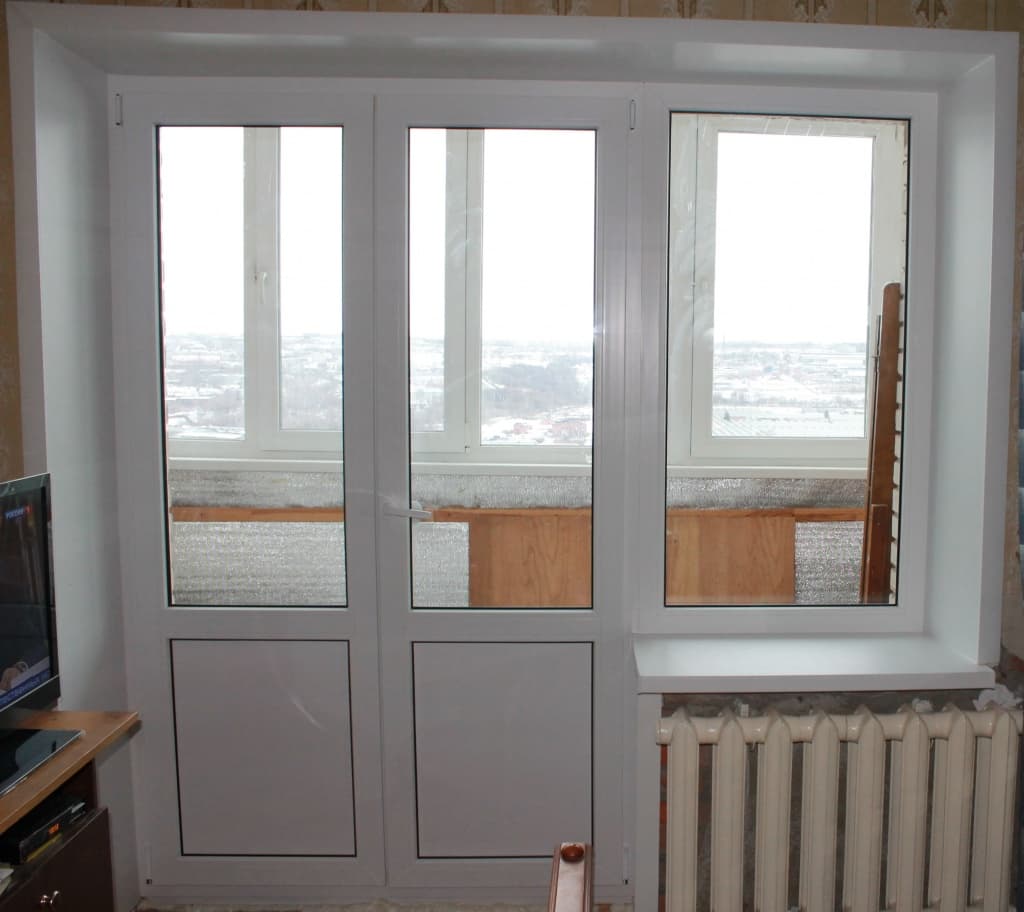 двухстворчатая балконная дверь фото
